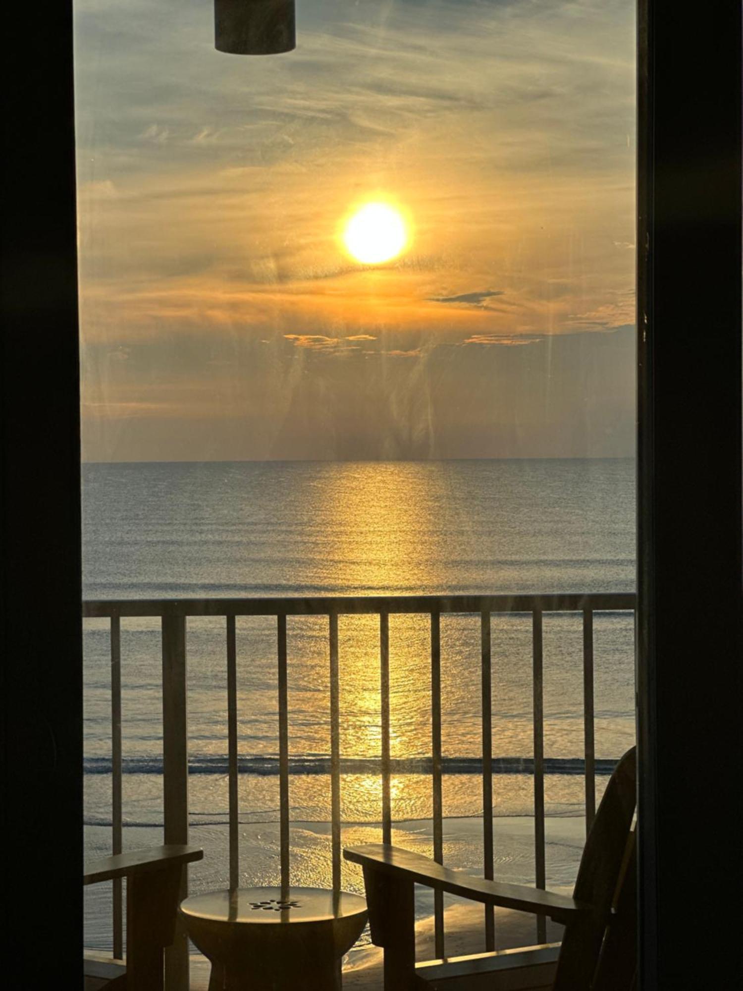 Oceanfront Oasis Aparthotel Daytona Beach Exterior photo