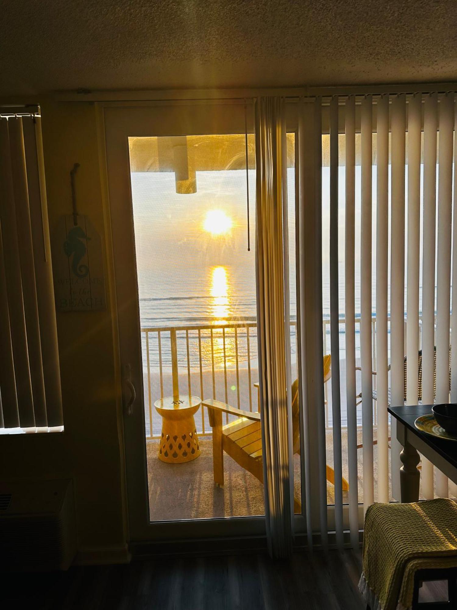 Oceanfront Oasis Aparthotel Daytona Beach Exterior photo