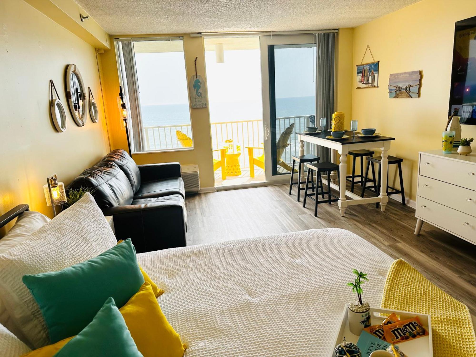 Oceanfront Oasis Aparthotel Daytona Beach Exterior photo